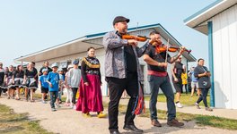 A photo of fiddle players at Back to Batoche Days.